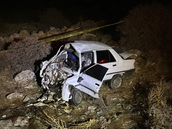 Kahramanmaraş’ta feci kaza: Otomobil kayalıklara çarptı! 1 ölü, 1 yaralı